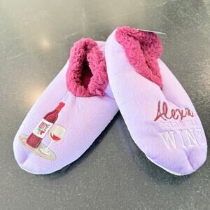 Snoozies Alexa bring the Wine Slippers Pink L  9/10 NWT Cozy non slip